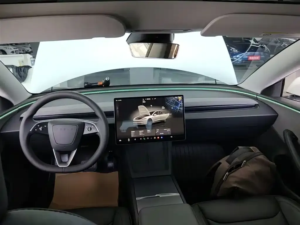 Tesla Model 3 — фото 9