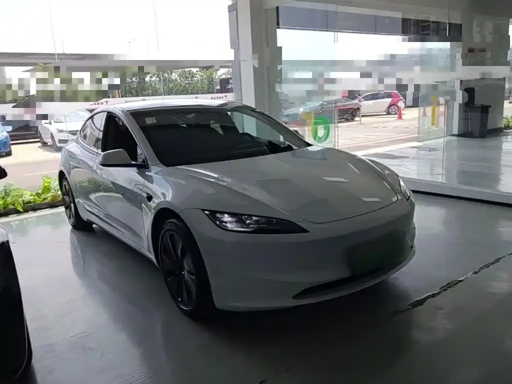 Tesla Model 3 — фото 5