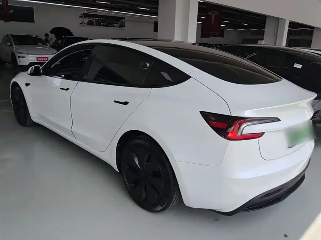 Tesla Model 3 — фото 8