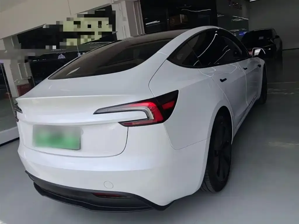 Tesla Model 3 — фото 4