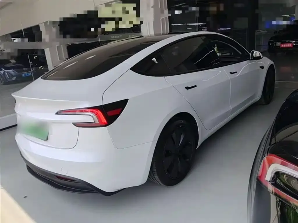 Tesla Model 3 — фото 3