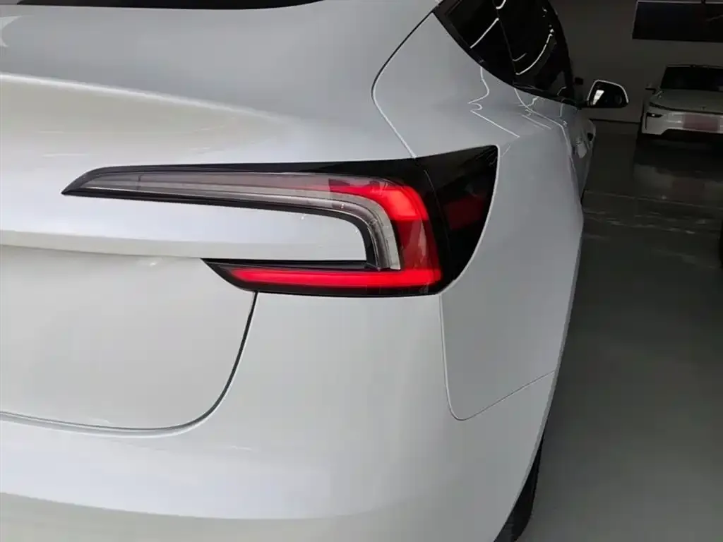 Tesla Model 3 — фото 2