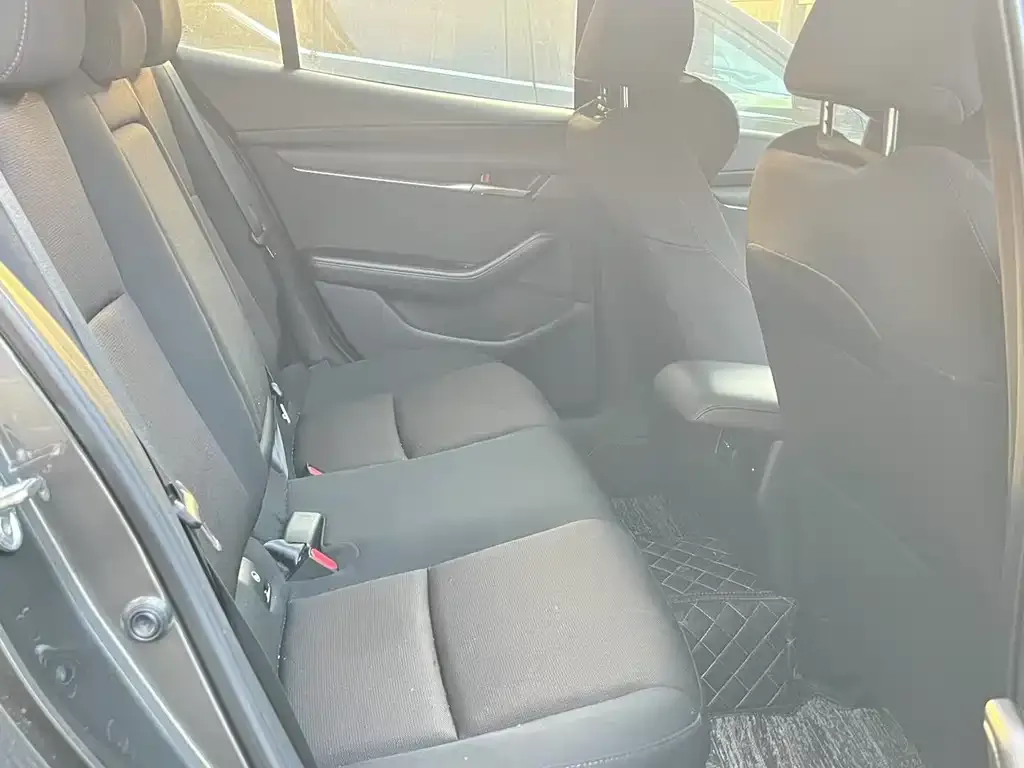 Mazda 3 Axela 2023 из CN, фото 2