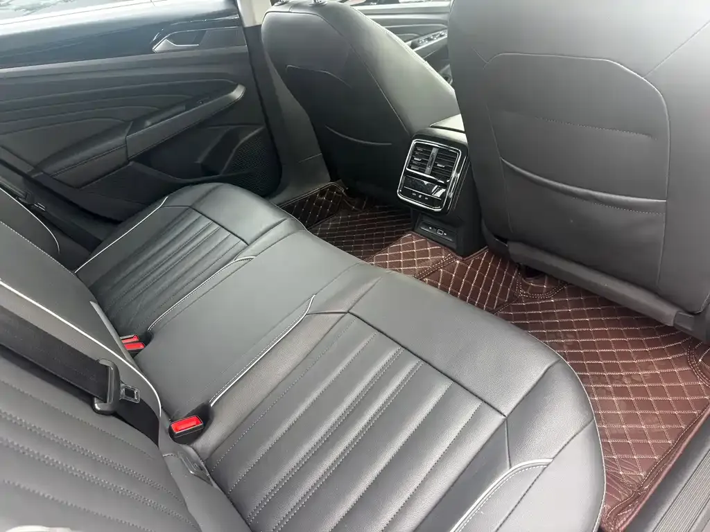 Volkswagen Passat — фото 8