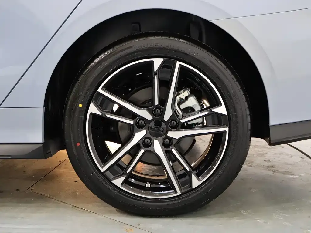 Geely Emgrand 2026 из CN, фото 9