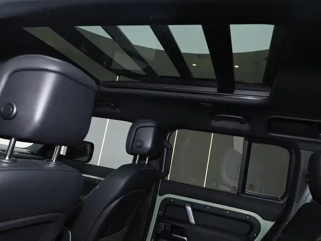 Land Rover Defender — фото 10