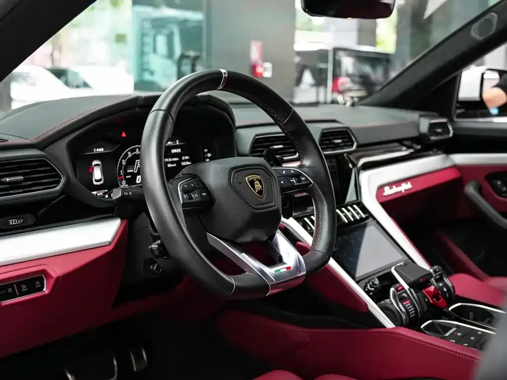 Lamborghini Urus — фото 7