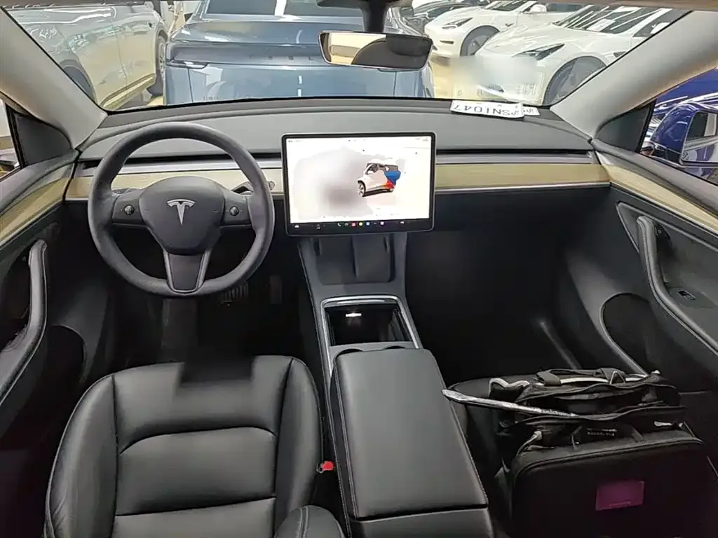 Tesla Model Y — фото 5