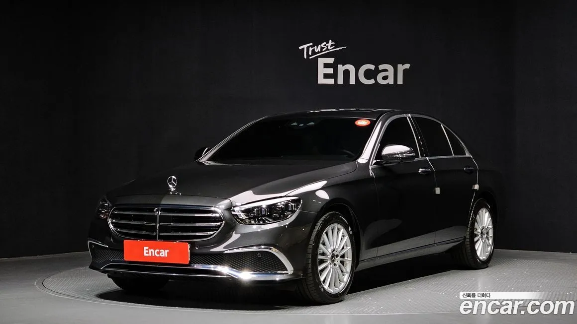 Mercedes-Benz E-Class — фото 1