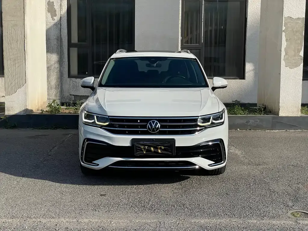Volkswagen Tiguan L — фото 10