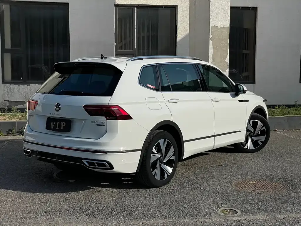 Volkswagen Tiguan L — фото 7