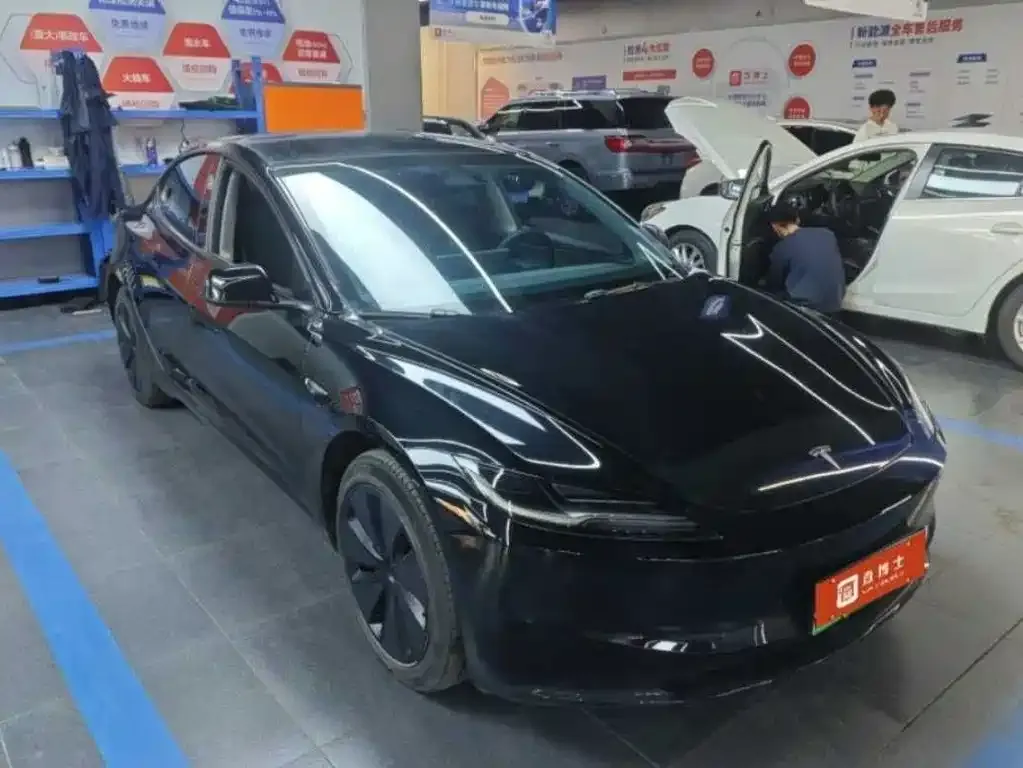 Tesla Model 3 — фото 1