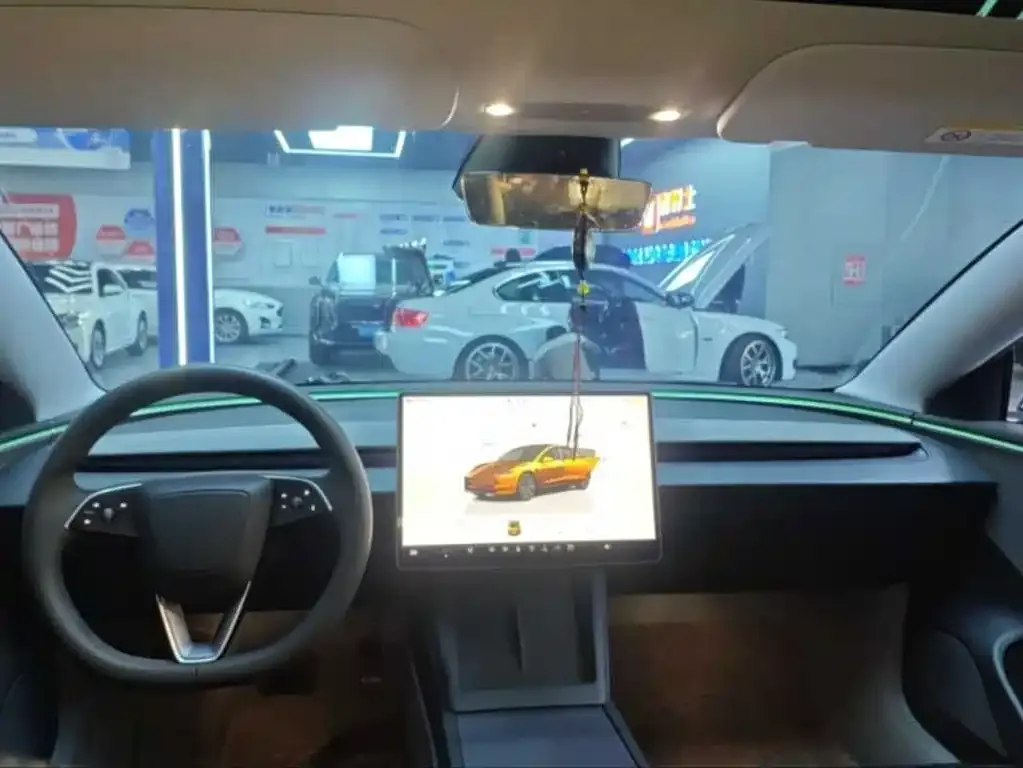 Tesla Model 3 — фото 2