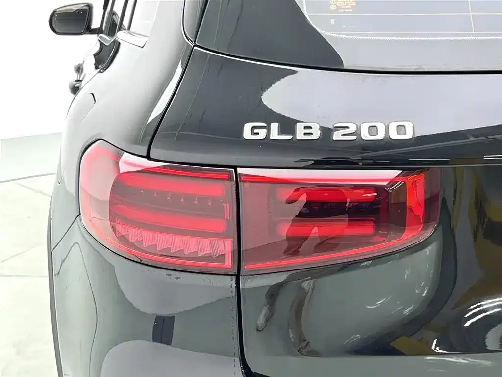 Mercedes-Benz GLB — фото 10