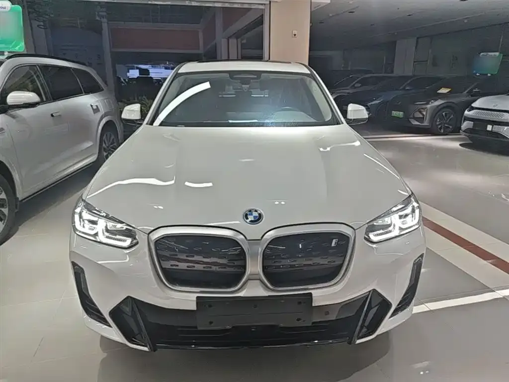 BMW iX3 — фото 9