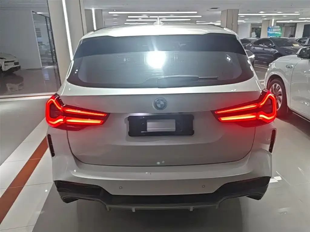 BMW iX3 — фото 2