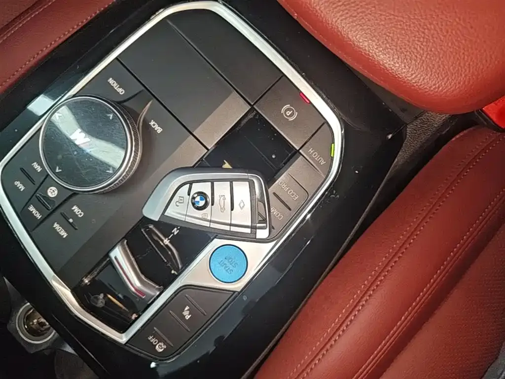 BMW iX3 — фото 10
