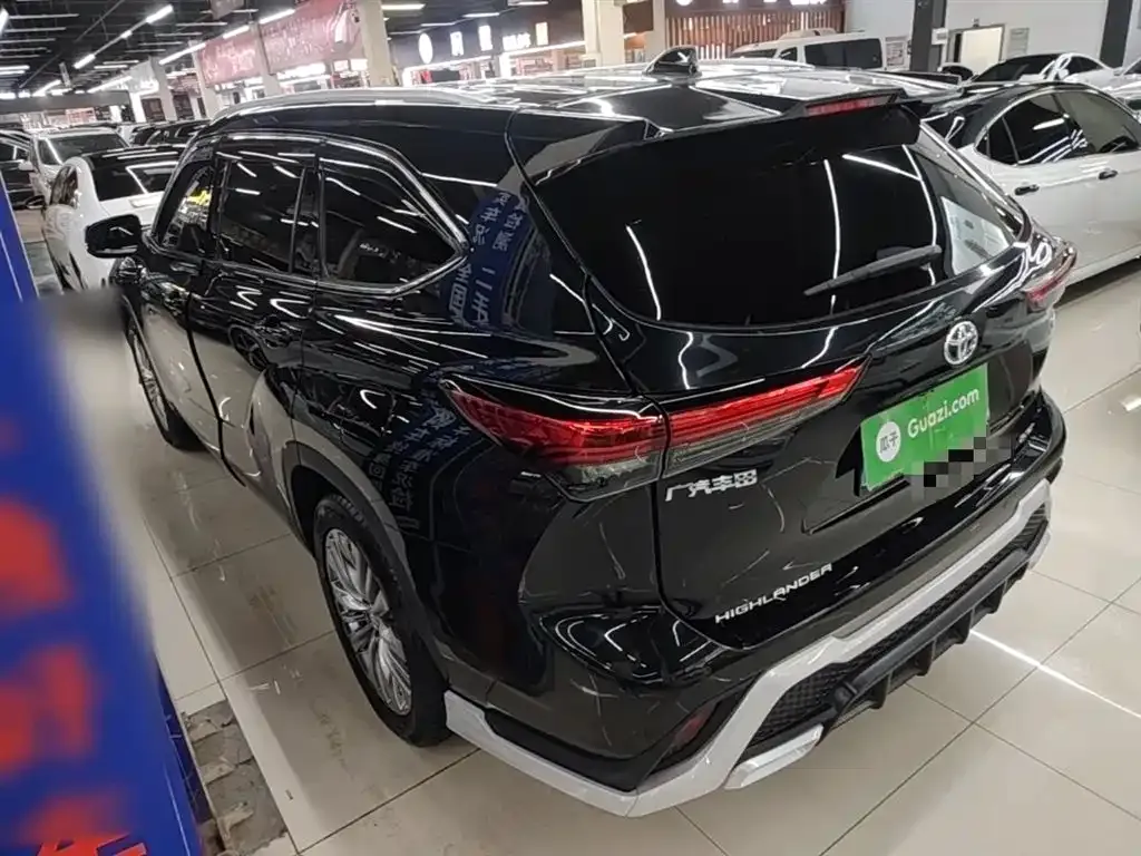 Toyota Highlander — фото 9