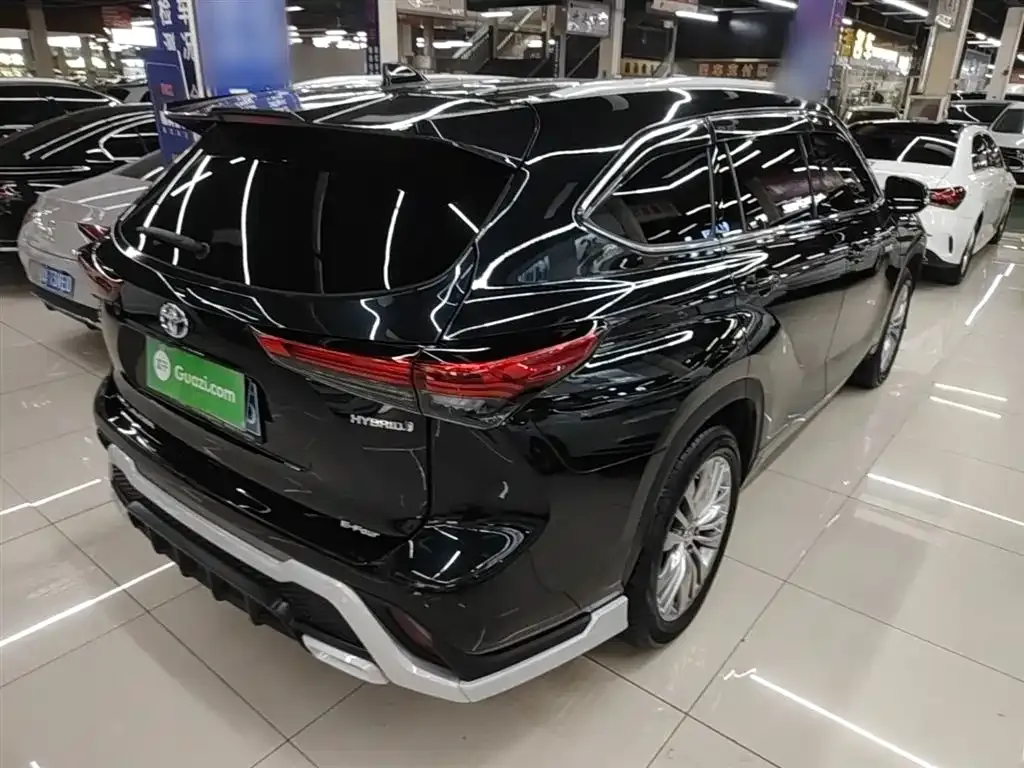 Toyota Highlander — фото 10