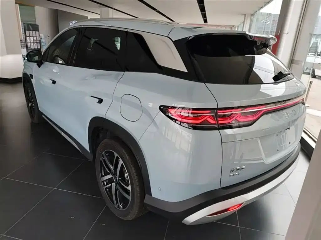 BYD L DM-i — фото 4