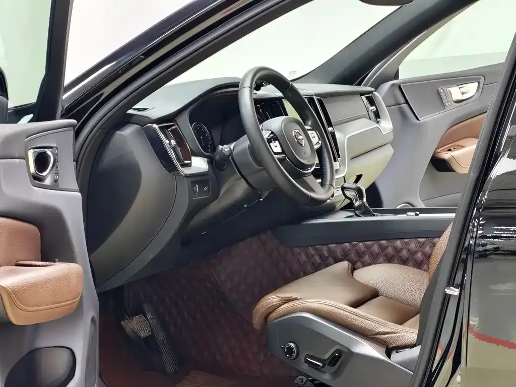 Volvo XC60 2021 из CN, фото 5
