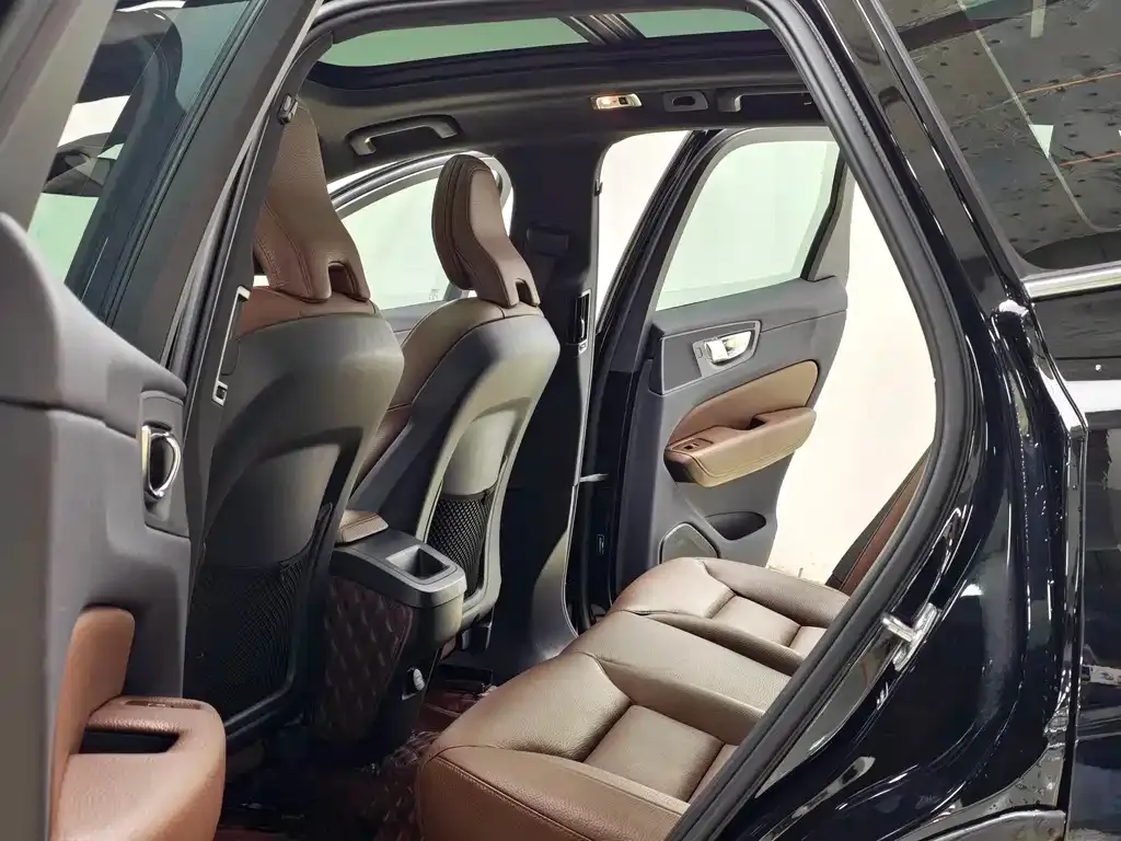 Volvo XC60 2021 из CN, фото 6