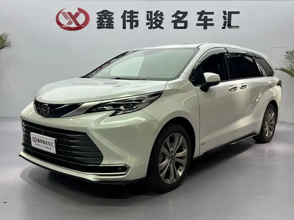 Toyota Sienna — фото 4