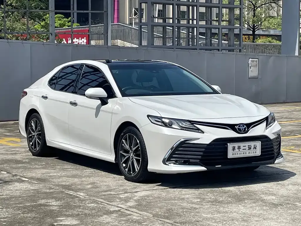 Toyota Camry — фото 9