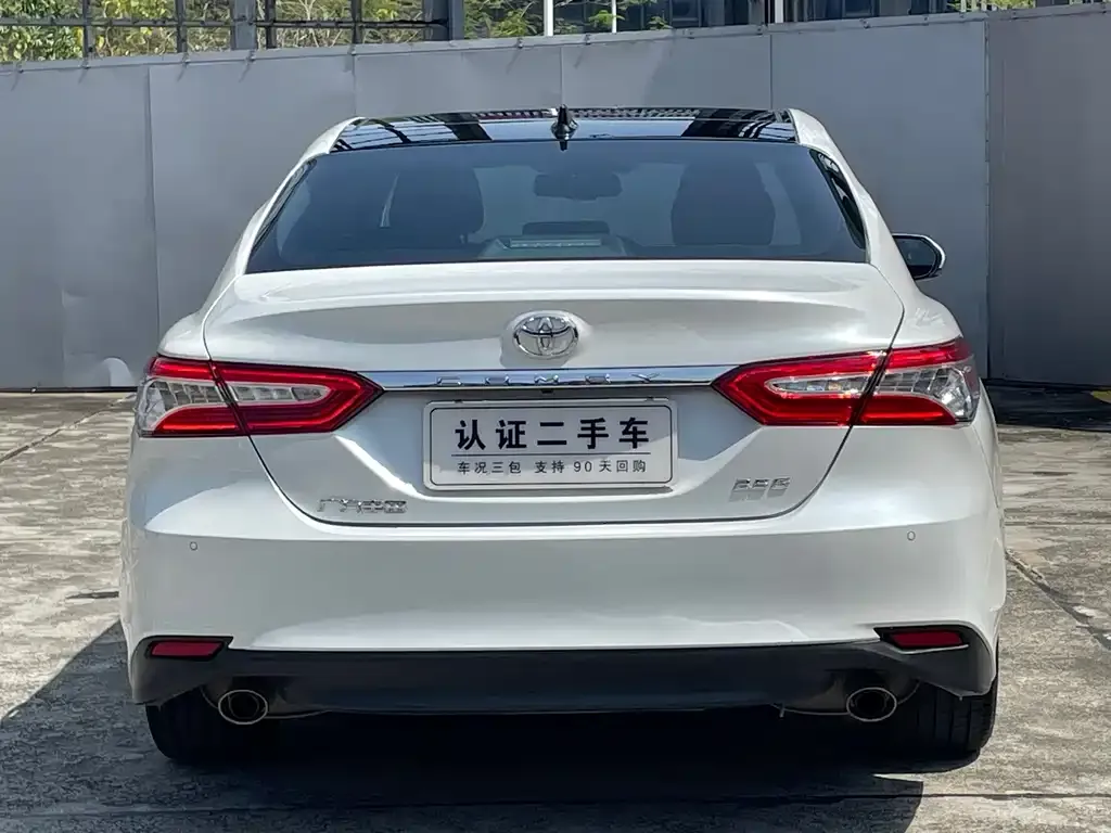 Toyota Camry — фото 2
