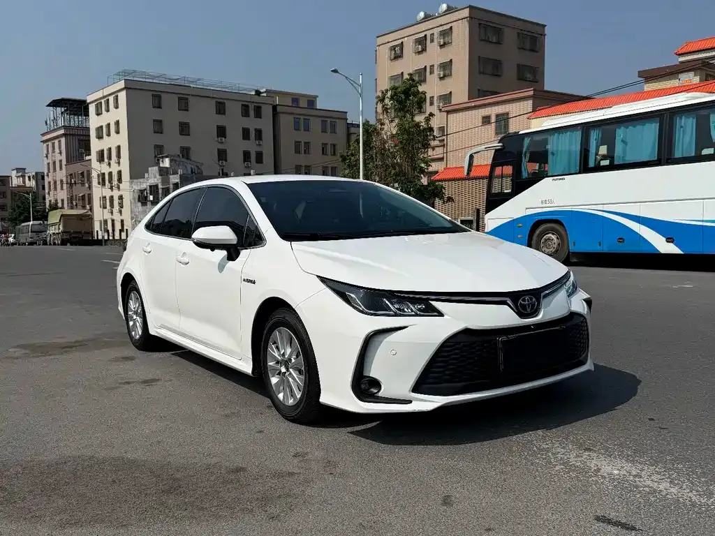 Toyota Corolla — фото 9