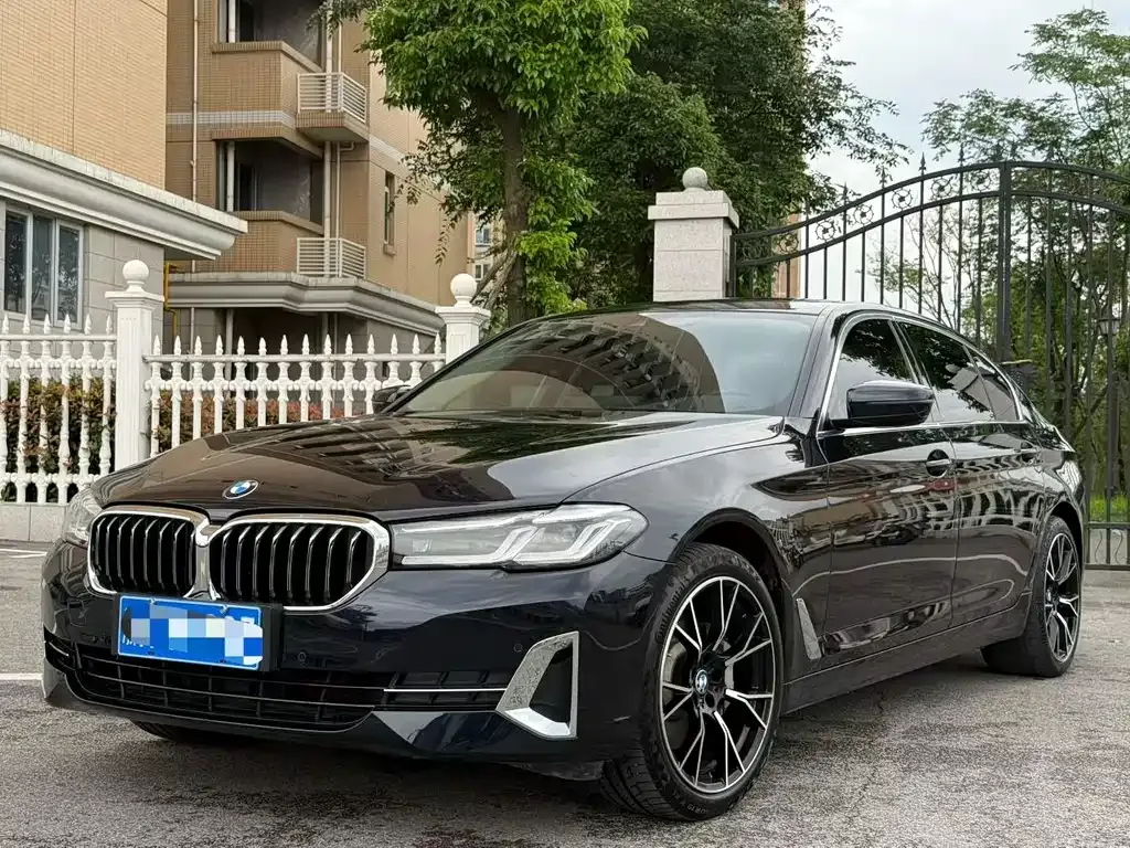 BMW 5 Series — фото 1