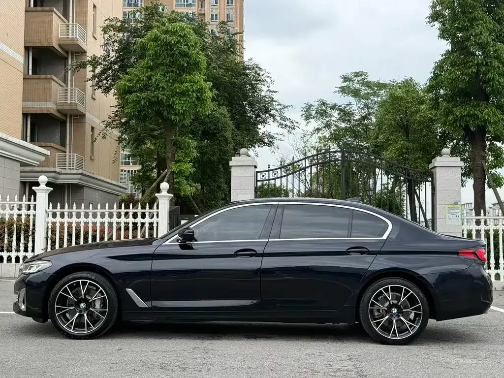 BMW 5 Series — фото 9