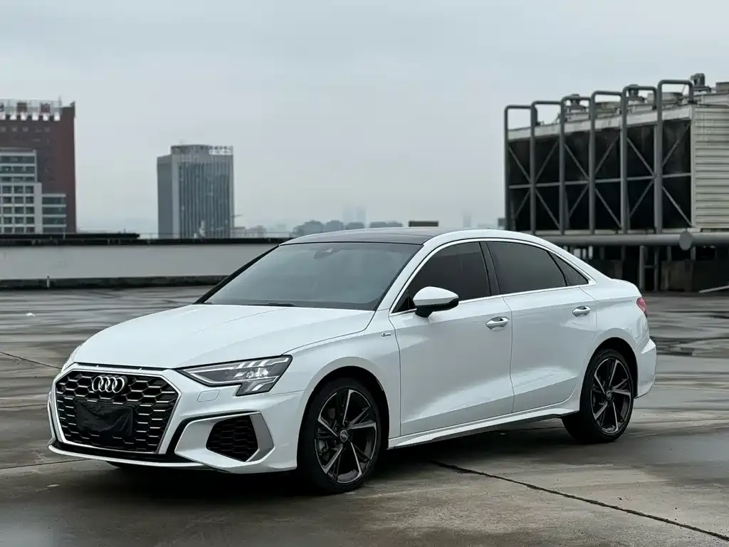 Audi A3 — фото 1