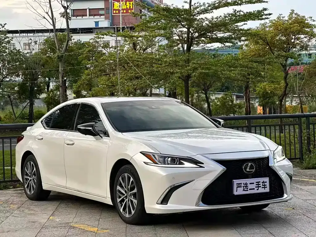 Lexus ES — фото 9