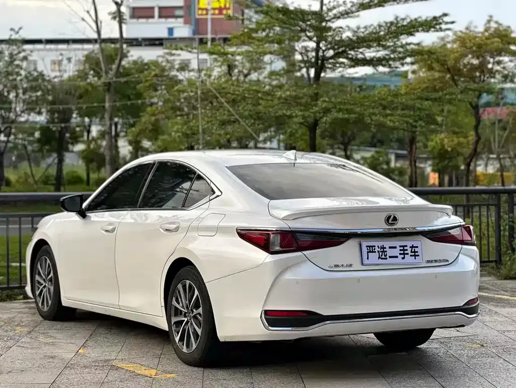 Lexus ES — фото 10