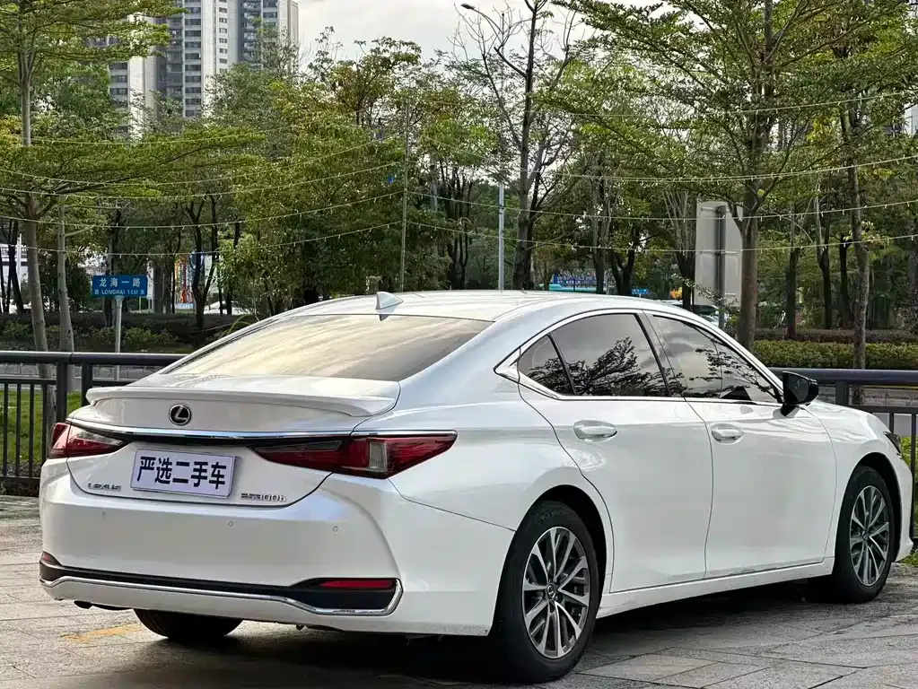 Lexus ES — фото 8
