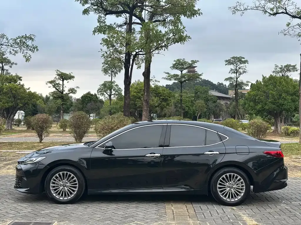 Toyota Camry — фото 4