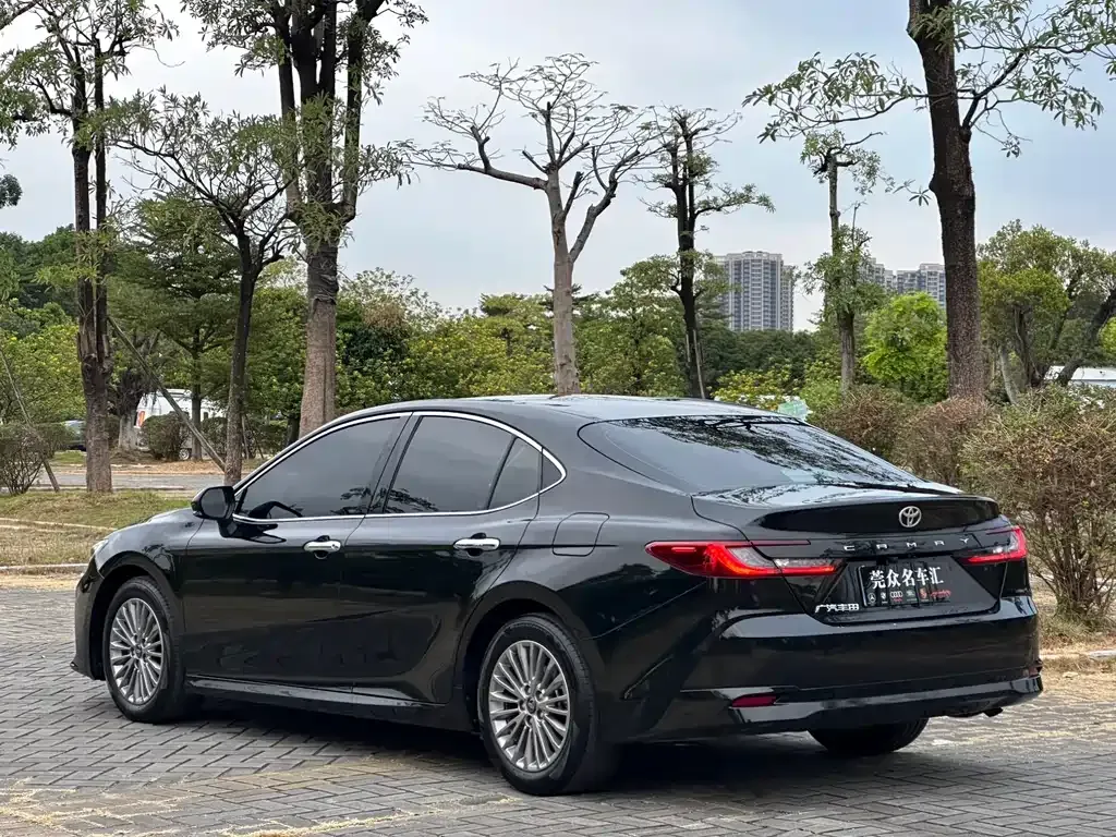 Toyota Camry — фото 7