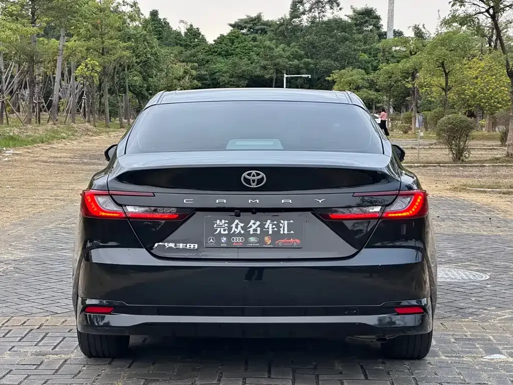 Toyota Camry — фото 10