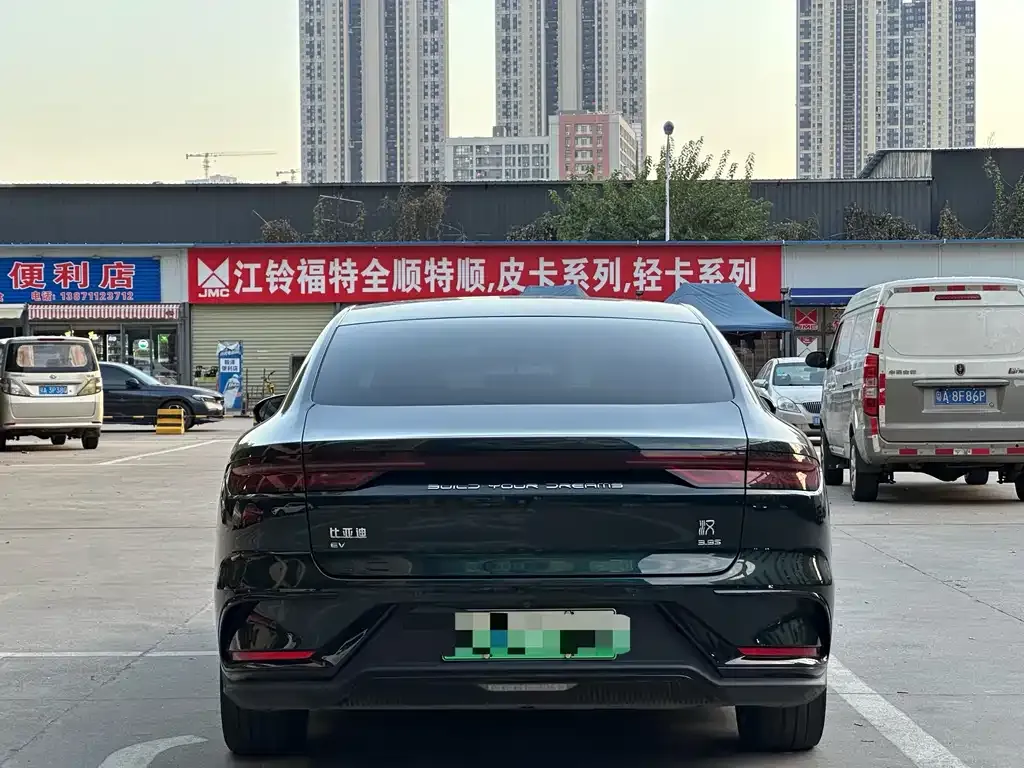 BYD Han — фото 9
