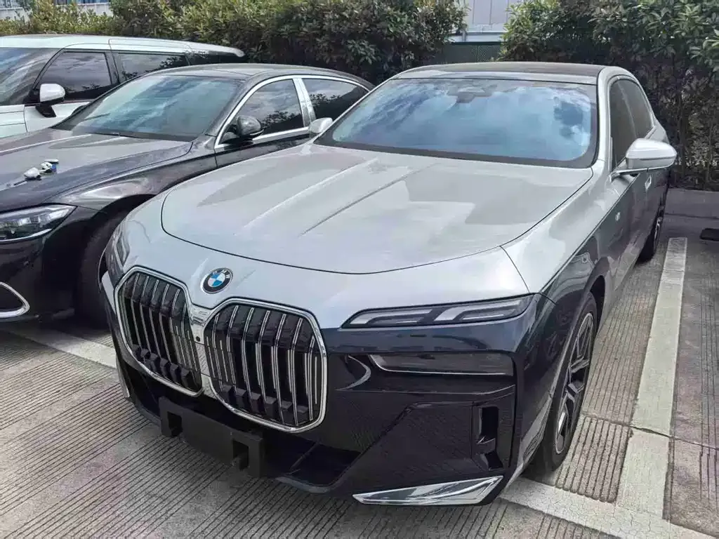 BMW 7 Series — фото 1