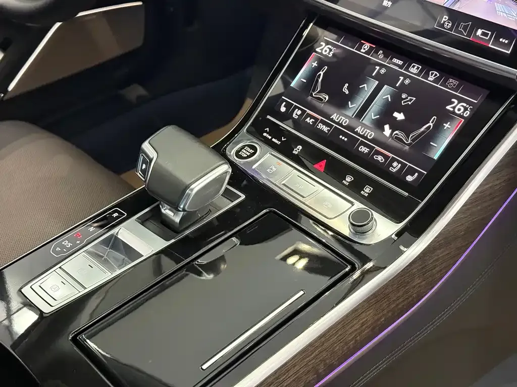 Audi A8 — фото 9
