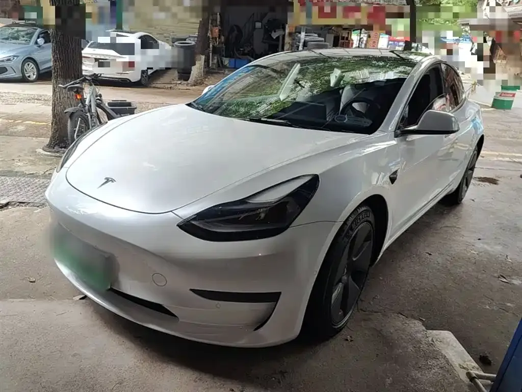 Tesla Model 3 — фото 1