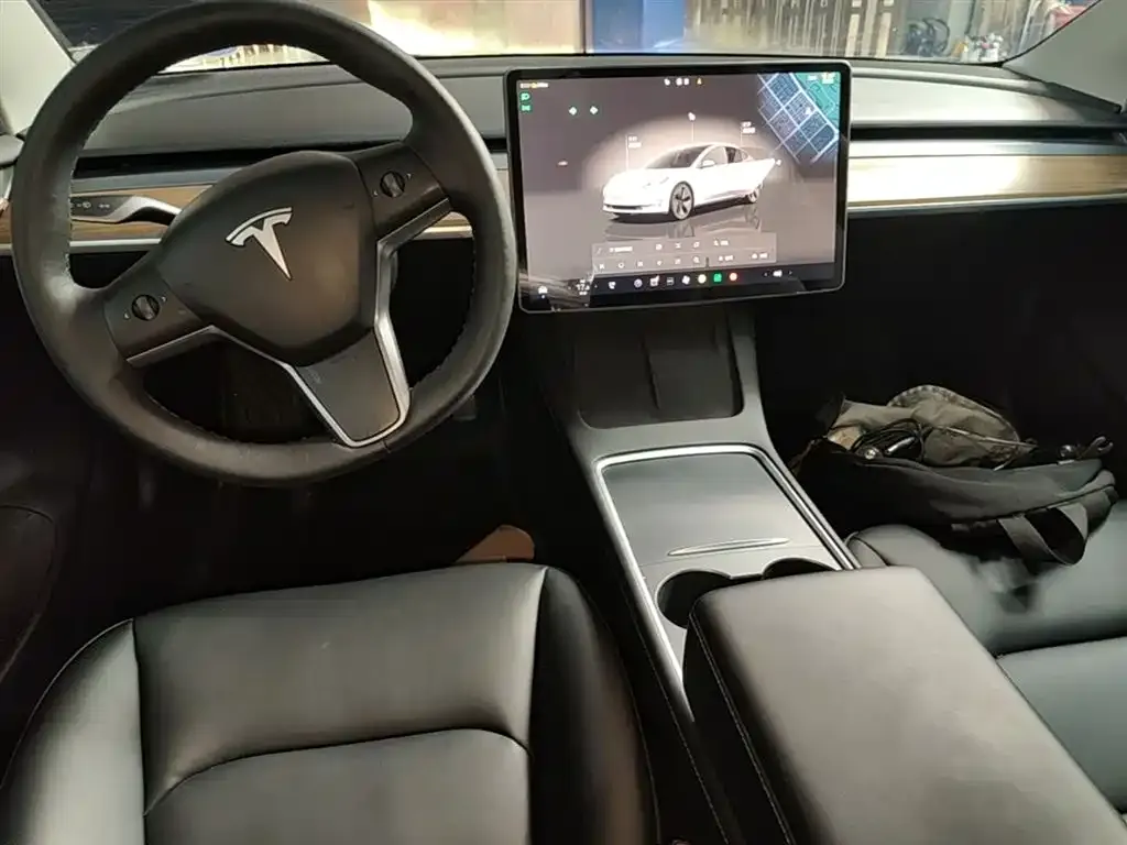 Tesla Model 3 — фото 8