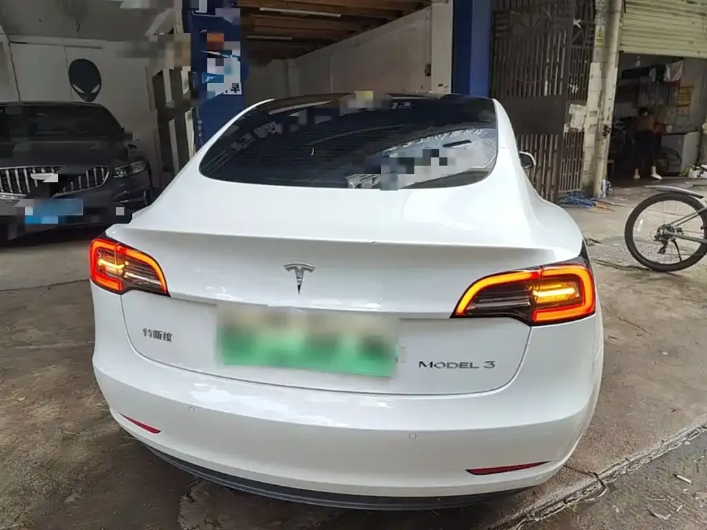 Tesla Model 3 — фото 2