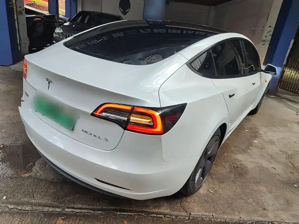 Tesla Model 3 — фото 10