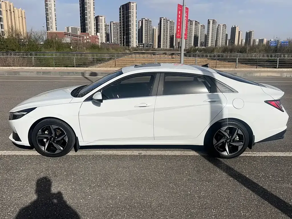 Hyundai Elantra — фото 6