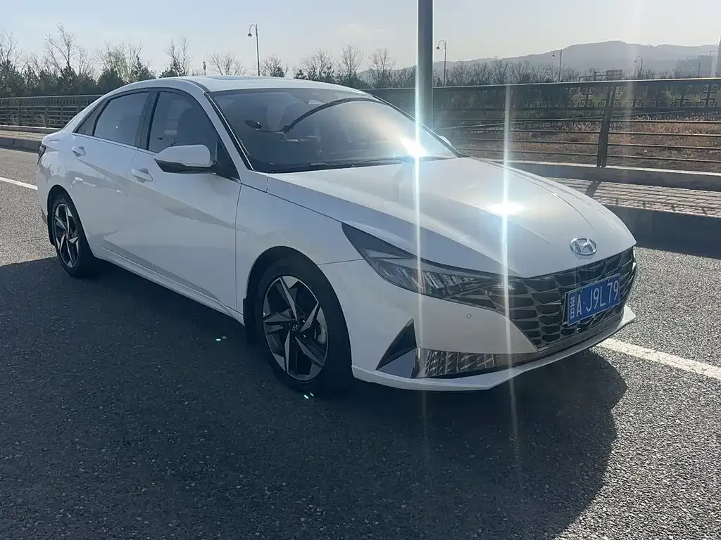 Hyundai Elantra — фото 4