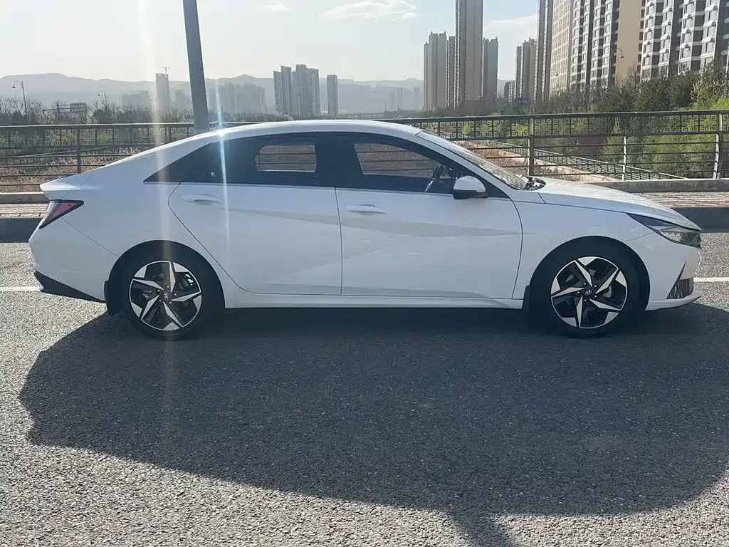 Hyundai Elantra — фото 8