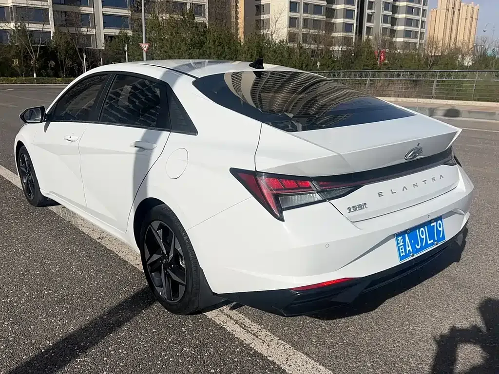 Hyundai Elantra — фото 10